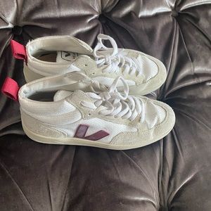Ladies sneakers
